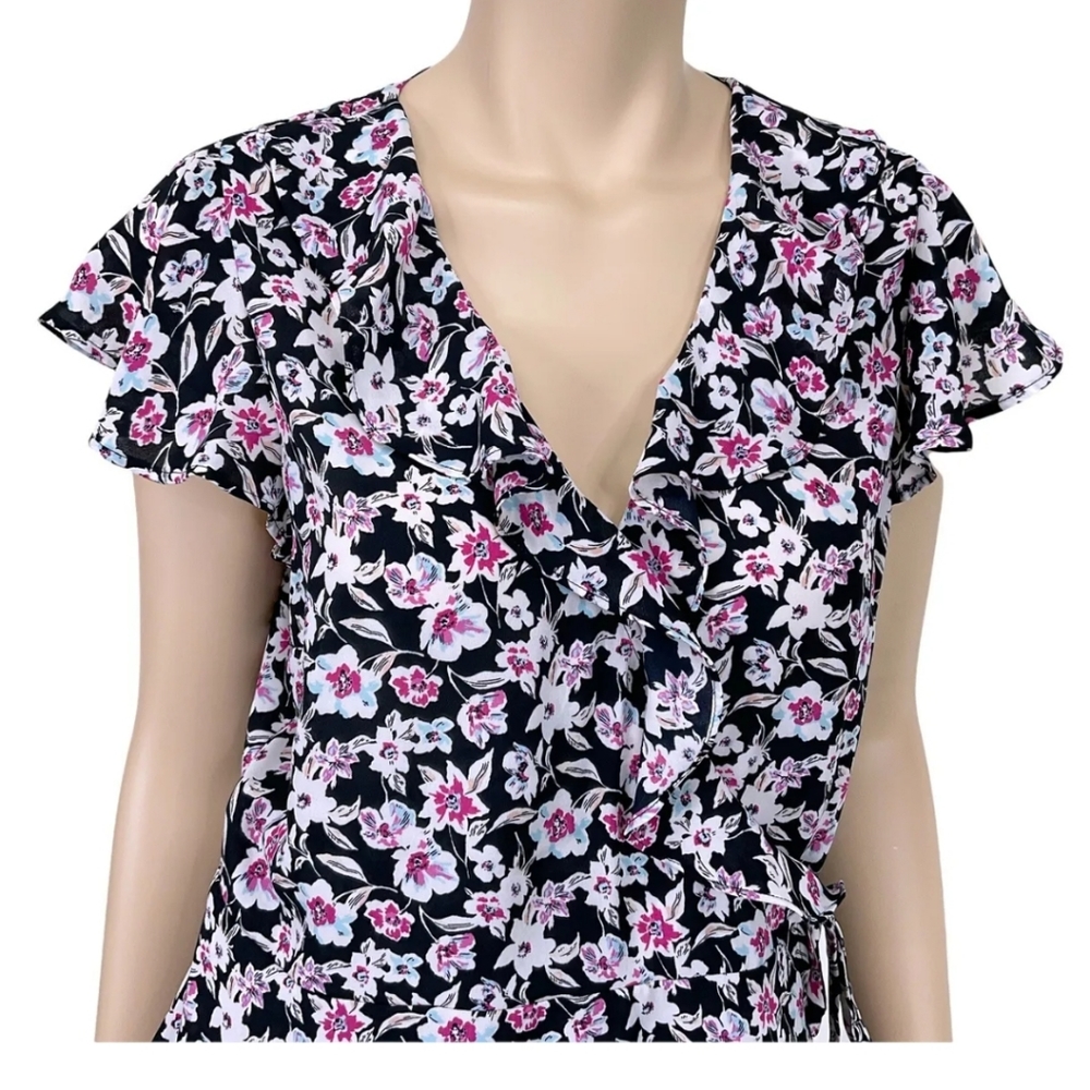 Banana Republic. Women's Blue and Pink Floral Wrap Dress. Polyester. Size 0.